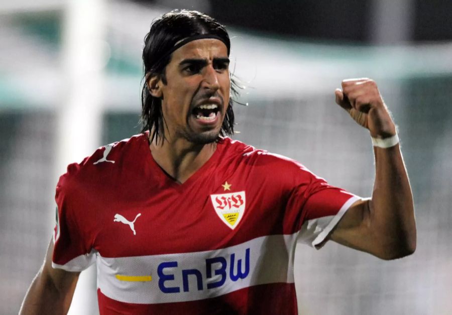 2006 schaffte Sami Khedira den Sprung zu den Profis veim VfB Stuttgart, avancierte zum wichtigen Stammspieler. In seiner ersten Saison wird der Deutsche sensationell Meister mit den Schwaben.