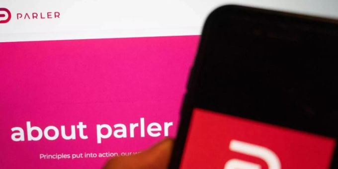 Die Plattform Parler sorgte für Kontroverse, weil sie Inhalte kaum reguliert. Foto: Christophe Gateau/dpa Die Plattform Parler sorgte für Kontroverse, weil sie Inhalte kaum reguliert. Foto: Christophe Gateau/dpa