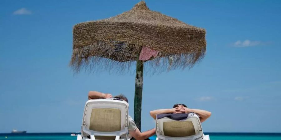 Laut dem Tourismusbeauftragten der Bundesregierung können sich die Deutschen berechtigte Hoffnungen auf einen Sommerurlaub im Ausland machen. Foto: Julian Stratenschulte/dpa