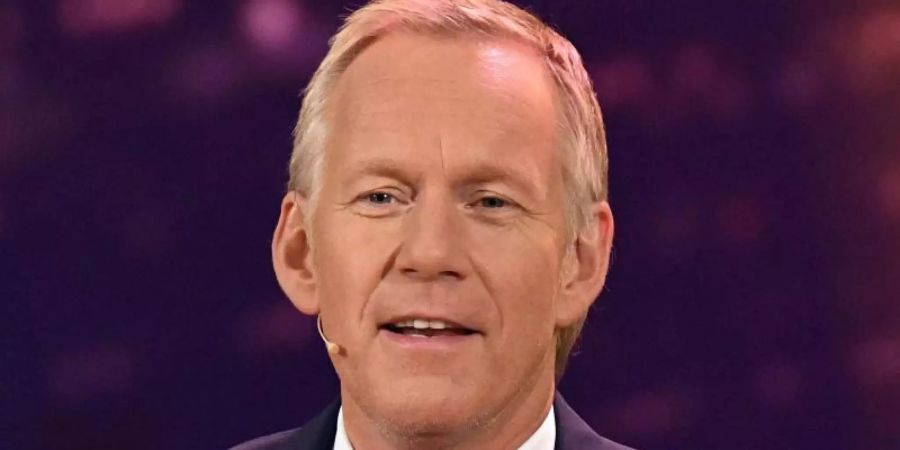 Johannes B. Kerner und seine Show-Kandidaten im ZDF kamen nicht gegen das ARD-Drama «Gefangen» an. Foto: Henning Kaiser/dpa