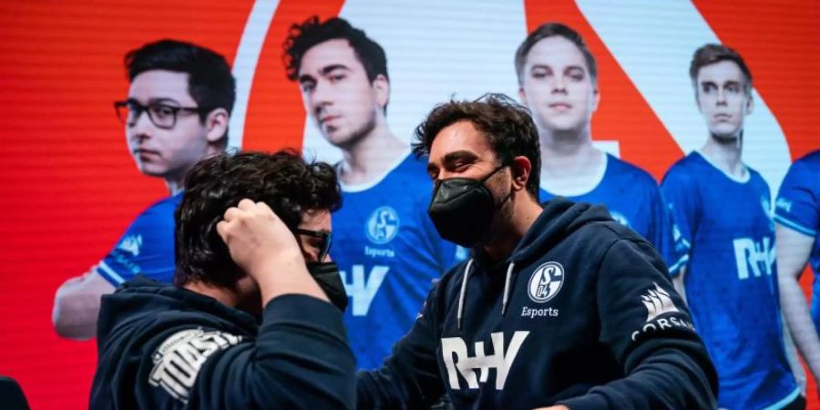 Für Fnatic kam es knüppeldick: Schalke siegte gegen den letztjährigen Zweitplatzierten deutlich mit 3:0. Foto: Michal Konkol/Riot Games/dpa