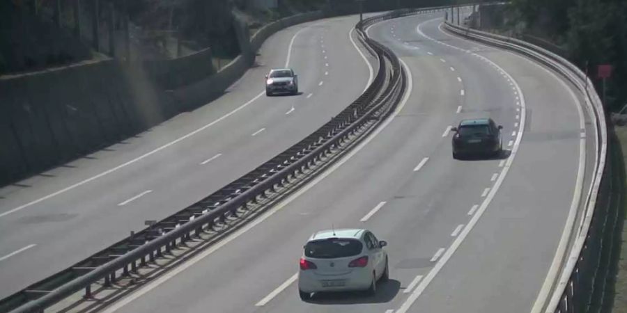 Wenig Verkehr am Karfreitag auf der A2 nach Süden kurz vor Göschenen UR.