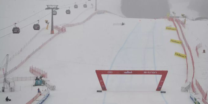 Kurz nach der Fahrt von Beat Feuz wird das Rennen wegen Nebel abgebrochen. Beat Feuz