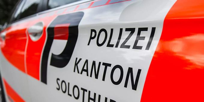 Zwei Männer sind beim Absturz eines Kleinflugzeugs gestorben. Die Kantonspolizei Solothurn untersucht die Ursache des Unglücks. (Symbolbild) Zwei Männer sind beim Absturz eines Kleinflugzeugs gestorben. Die Kantonspolizei Solothurn untersucht die Ursache des Unglücks. (Symbolbild)