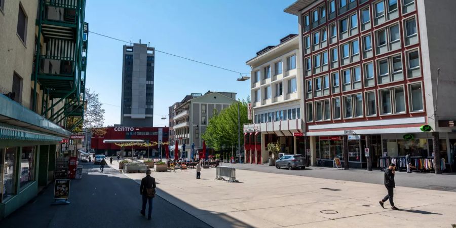 Marktplatz und Centro-Hochhaus in Grenchen.