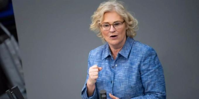 Christine Lambrecht hat nach dem Rücktritt von Franziska Giffey das Familienressort übernommen. Foto: Bernd von Jutrczenka/dpa Christine Lambrecht hat nach dem Rücktritt von Franziska Giffey das Familienressort übernommen. Foto: Bernd von Jutrczenka/dpa