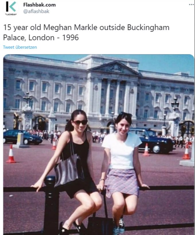 Im Alter von 15 Jahren posierte Meghan Markle vor dem Buckingham Palace. Meghan Markle