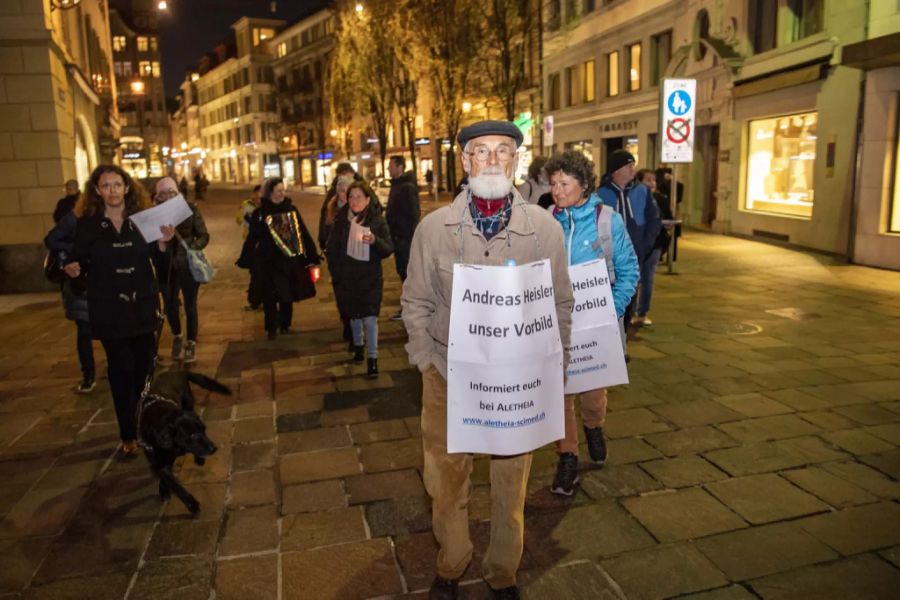 Der Kanton Luzern hat dem Arzt Andreas Heisler vorsorglich die Bewilligung entzogen, nachdem dieser sich gegen Schutzmassnahmen gegen das Coronavirus gestellt hatte.