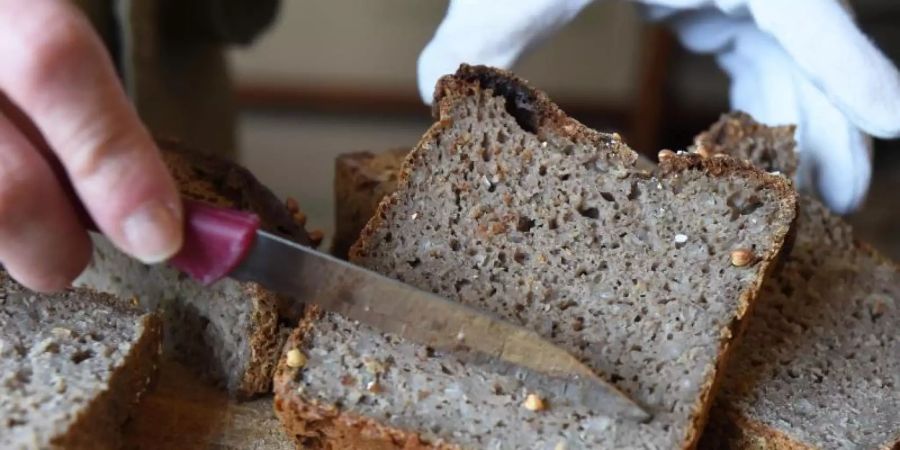 Glutenfreies Brot aus Buchweizen. Foto: Jens Kalaene/dpa-Zentralbild/dpa