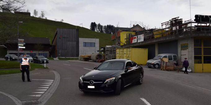 Am Fahrrad und am Auto entstand Sachschaden von mehreren Tausend Franken. Unfall