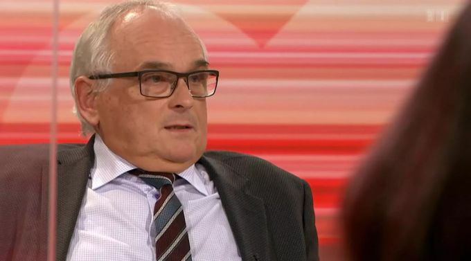 Der Berner SVP-Regierungsrat Pierre Alain Schnegg blickt wenig erfreut über die Abstimmungsfeier in Moutier zurück. Die Regeln zur Eindämmung des Coronavirus wurden von vielen missachtet. Coronavirus SRF Club