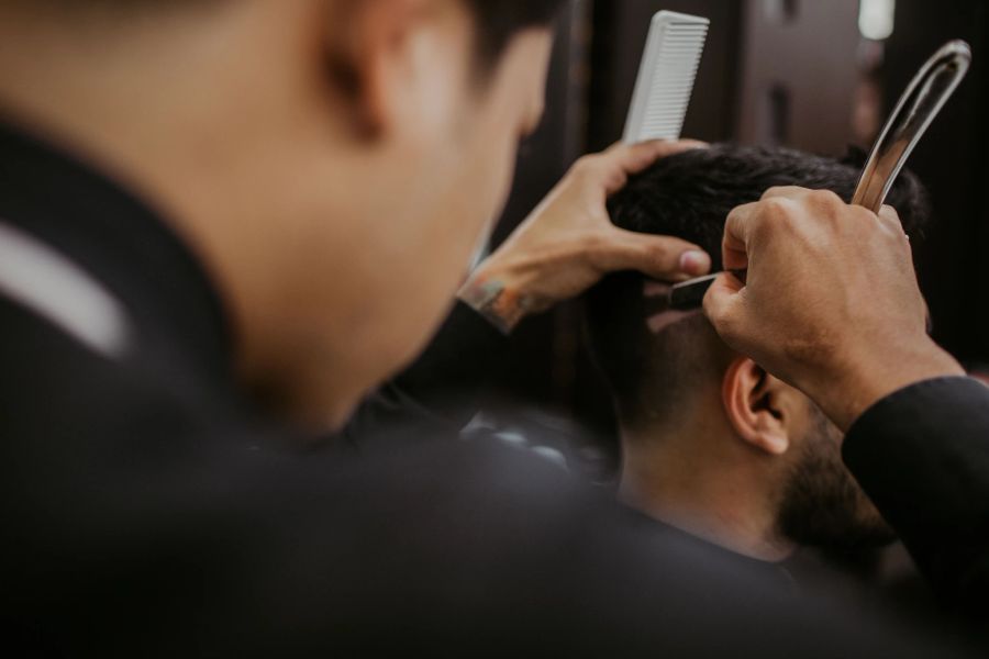 In einem Coiffeur-Salon in Wohlen AG kam es zu einer Schlägerei. (Symbolbild)