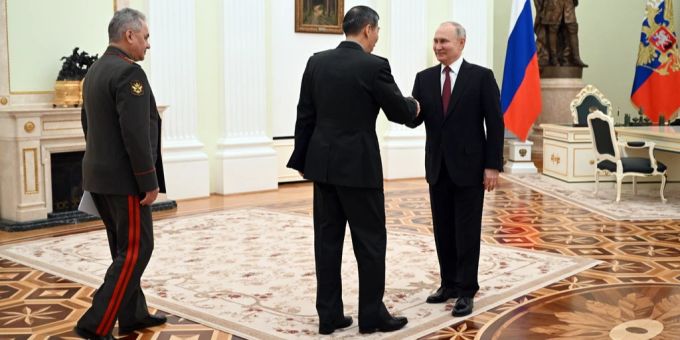 Bei Treffen - Putin und China-Minister loben militärische Kooperation