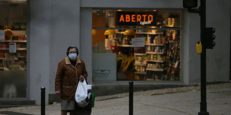 Supermarkt in Lissabon. Portugal schafft die Mehrwertsteuer auf viele Grundnahrungsmittel ab.