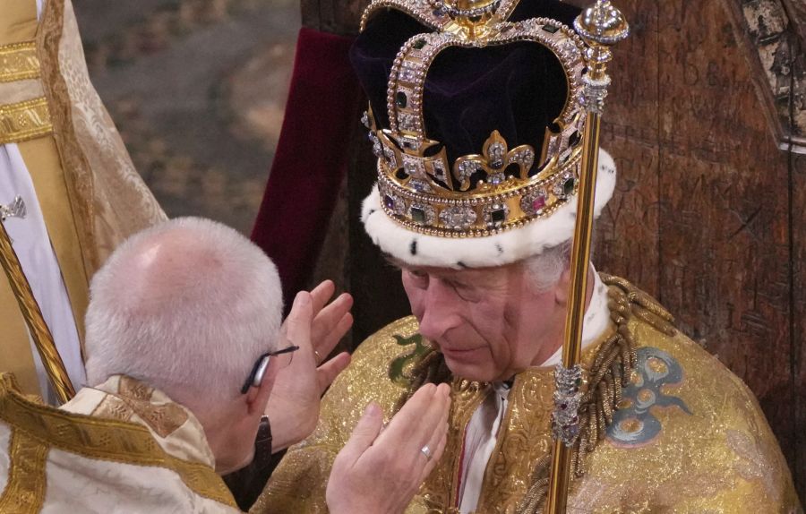 Hier wird King Charles in der Westminster Abbey gekrönt.