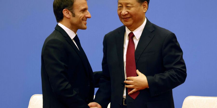 Frankreichs Präsident Emmanuel Macron trifft seinen chinesischen Amtskollegen Xi Jinping in Peking.