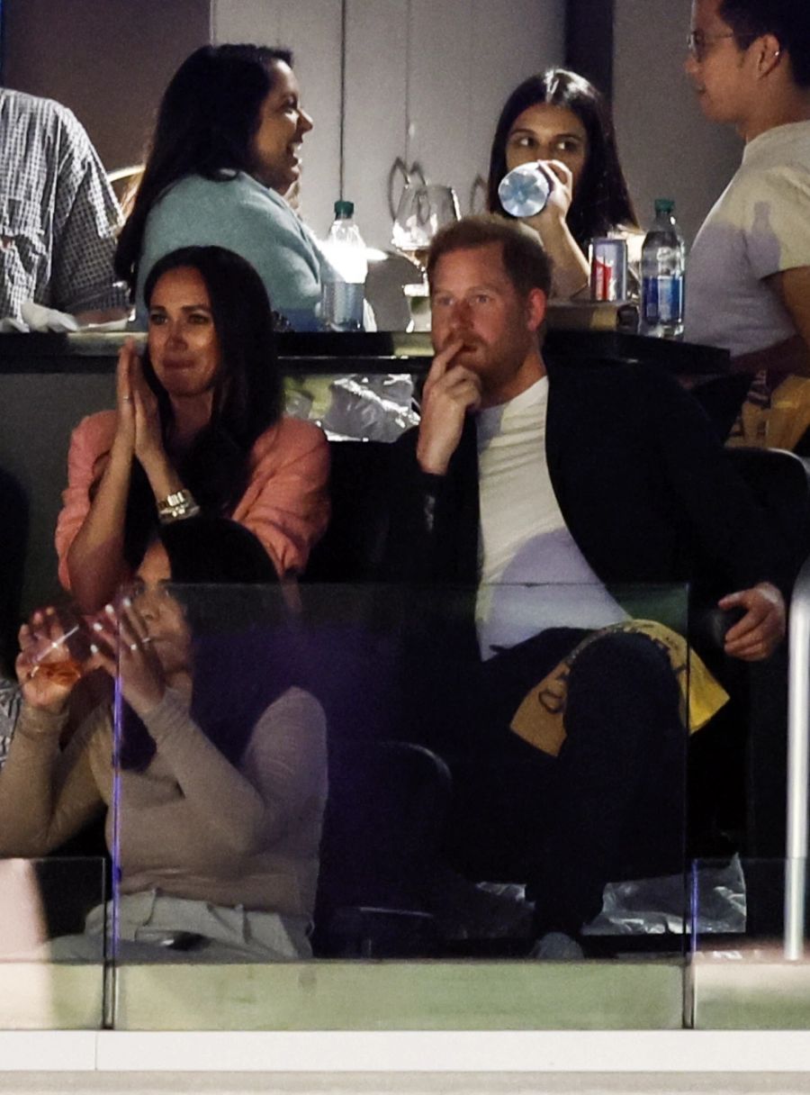 Meghan Markle und Prinz Harry bei einem Basketballspiel in Los Angeles.