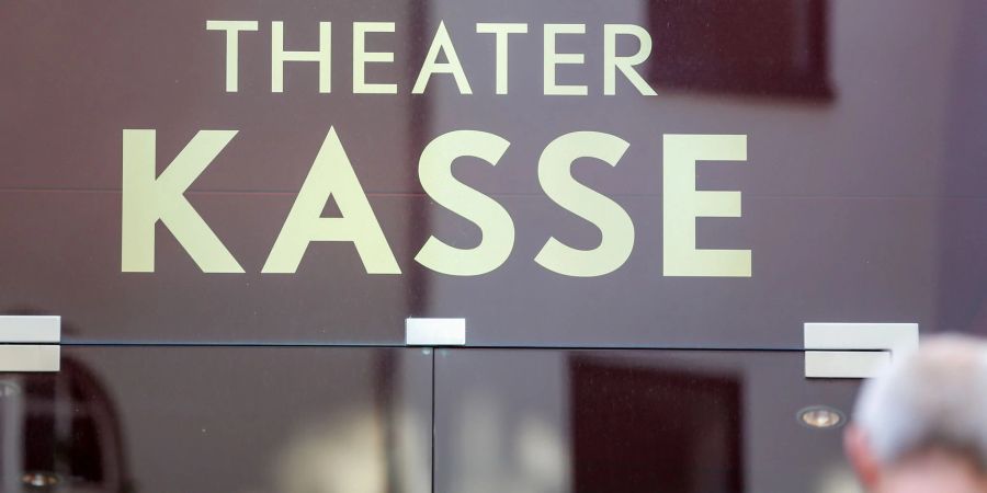 Eine breite Mehrheit der Erwachsenen in Deutschland findet es einer Umfrage zufolge richtig, Theater staatlich zu subventionieren.