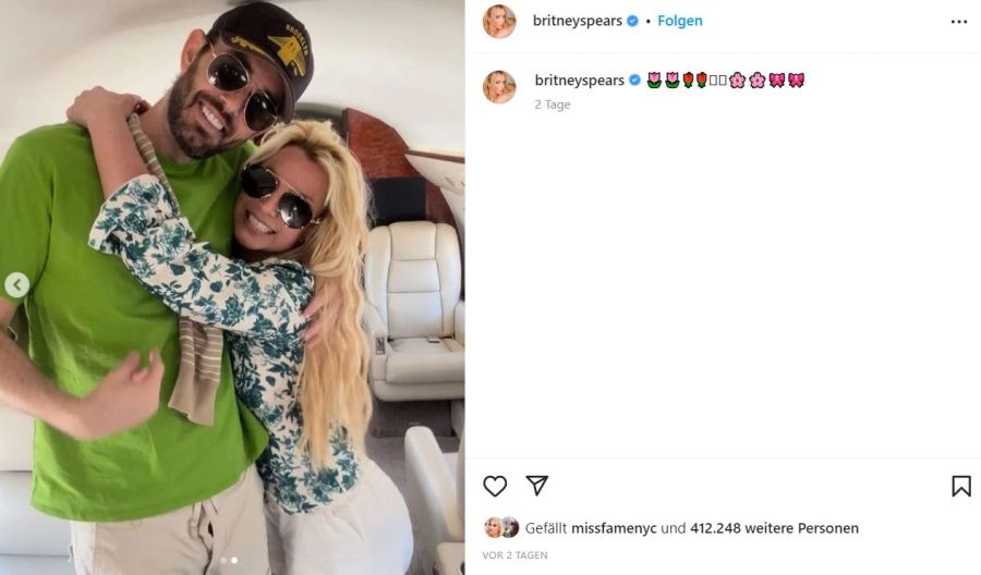 Britney Spears und ihr langjähriger Manager in ihrem Privatjet.