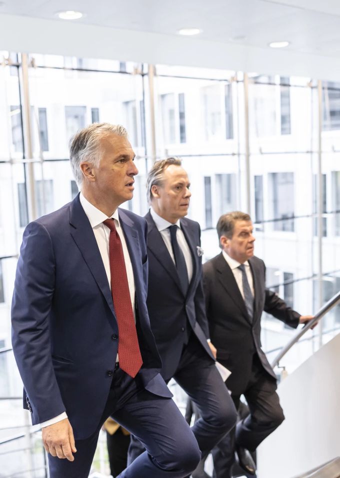 Jetziger CEO der UBS Sergio Ermotti (links), ehemaliger CEO Ralph Hamers (Mitte) und Credit-Suisse-Chef Colm Kelleher (rechts). ermotti ubs credit suisse