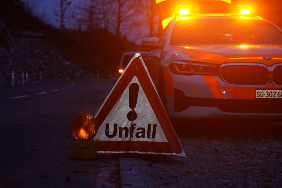 In Mühlrüti SG verunfallte am Montagabend ein 16-jähriger Motorradfahrer.