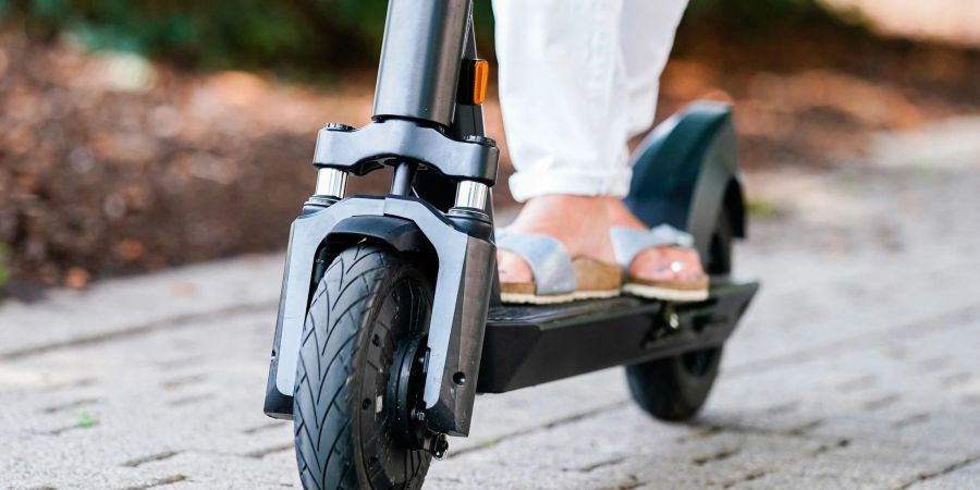 Im vergangenen Jahr gab es 8260 Unfälle mit E-Scootern.