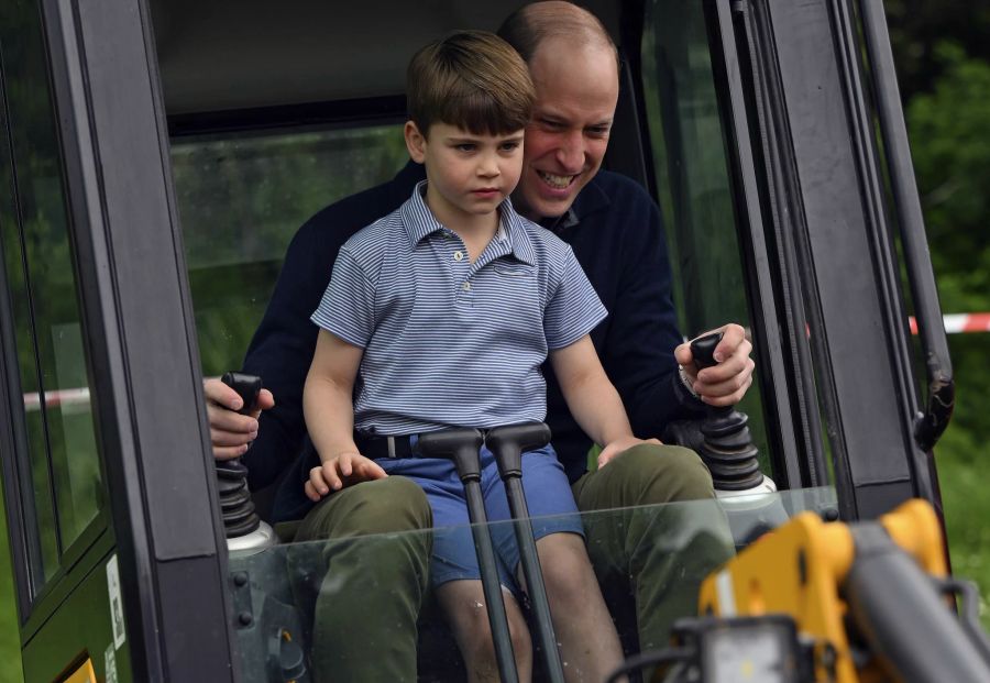 ... und zusammen mit Papi William Bagger fahren.