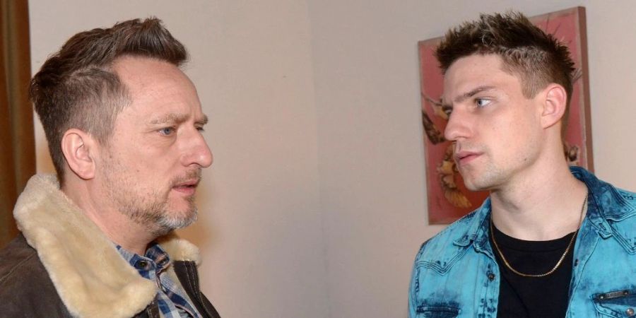 «GZSZ»: Moritz (r.) ist dankbar, dass sich Michael um ihn bemüht.