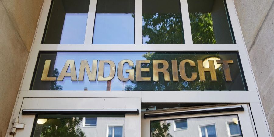 Der Eingangsbereich des Landgericht in Dortmund. Die 8. Zivilkammer gab Spielervermittlern recht.