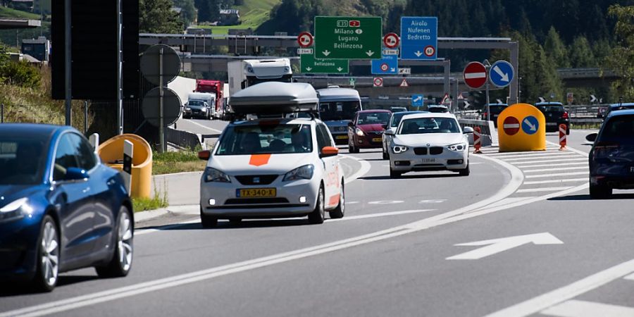 Wegen eines Unfalls auf der Urner Seite der Gotthardroute wurde der Verkehr vor dem Südportal dosiert. (Archivbild)