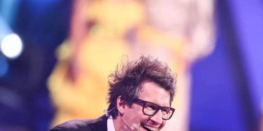 Daniel Hartwich moderiert die «Die RTL Sommerspiele» live. Foto: Rolf Vennenbernd/dpa