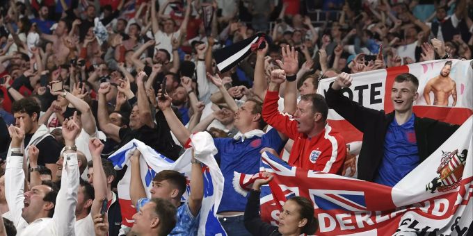 England-Fans feiern den Sieg. wembley coronavirus