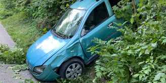 Neuhausen SH - Parkiertes Auto rollt über Böschung