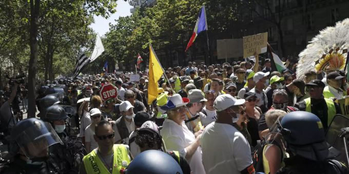 Corona-Proteste in Paris. coronavirus frankreich protest