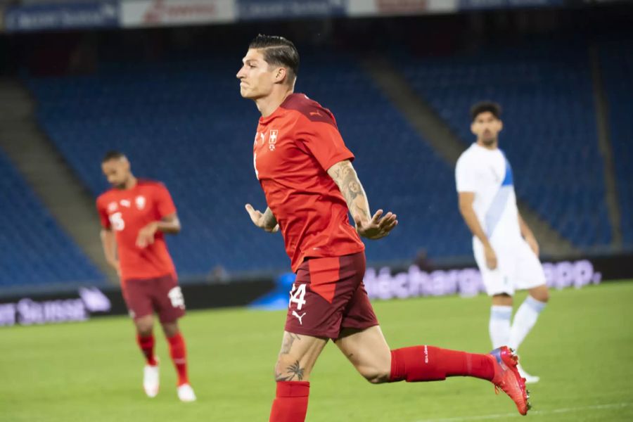 Der Schweizer steuert einen Treffer und einen Assist zum 2:1-Sieg bei.