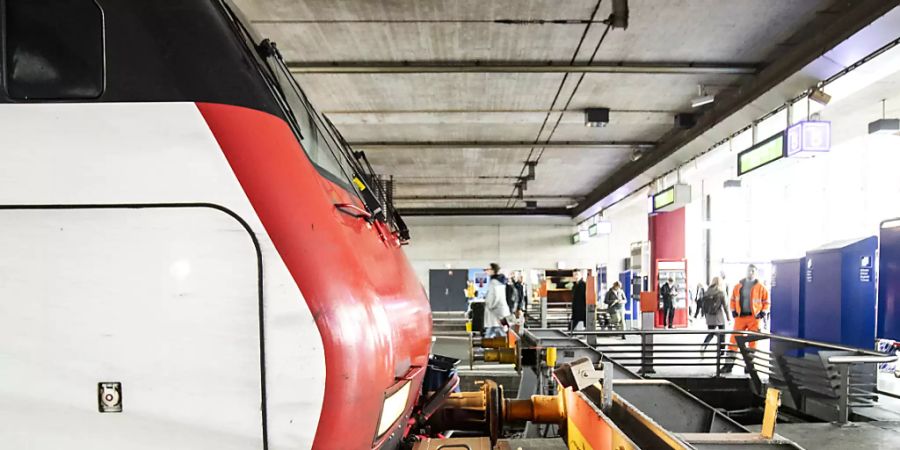 Ein Interregio-Zug aus Zürich ist am 3. Februar 2020 im Bahnhof Luzern in einen Prellbock geprallt. Es gab damals 12 Leichtverletzte. (Archiv)