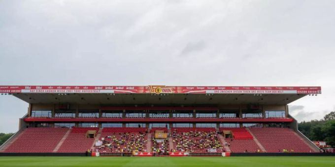 Beim Heimspiel des 1. FC Union gegen Arminia Bielefeld kann die Zuschauerkapazität auf Basis der 3G-Regel zur Hälfte ausgelastet werden. Foto: Christophe Gateau/dpa Beim Heimspiel des 1. FC Union gegen Arminia Bielefeld kann die Zuschauerkapazität auf Basis der 3G-Regel zur Hälfte ausgelastet werden. Foto: Christophe Gateau/dpa