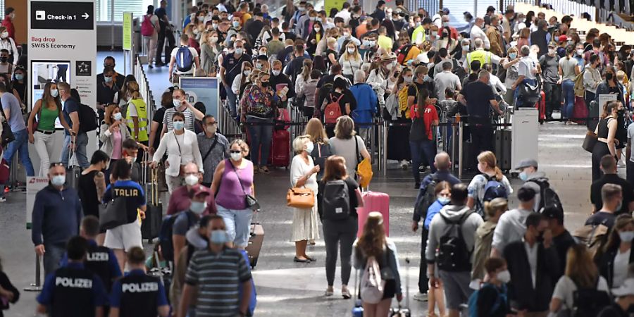 Passagiere Flughafen Zürich