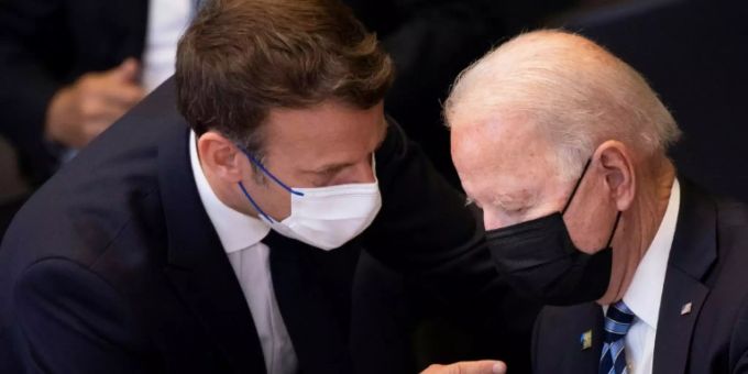 Präsidenten Macron (l.) und Biden im Juli Präsidenten Macron (l.) und Biden im Juli