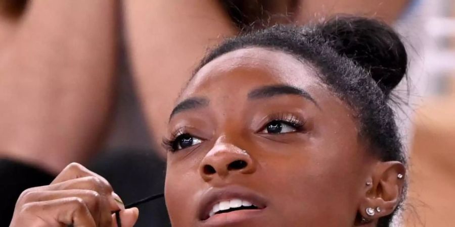 US-Superstar Simone Biles verzichtet in Tokio auch auf die Finals am Sprung und am Stufenbarren. Foto: Marijan Murat/dpa