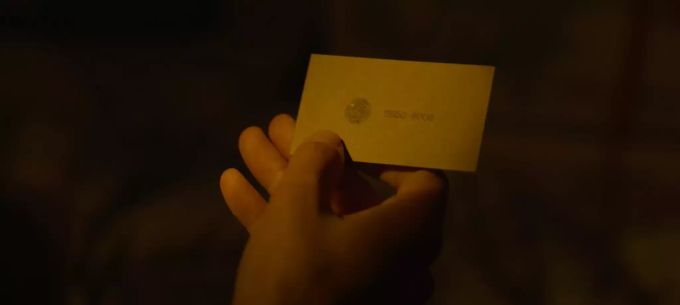 Die Telefonnummer auf der Visitenkarte existiert auch in der realen Welt. netflix squid game