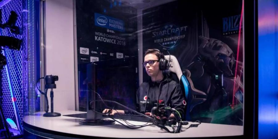 HeRoMaRinE setzt seine starke Form fort und qualifiziert sich für die Dreamhack SC2 Masters Summer. Im europäischen Turnier belegte der Deutsche bereits den vierten Platz. Foto: Bart Oerbekke/ESL Gaming/dpa