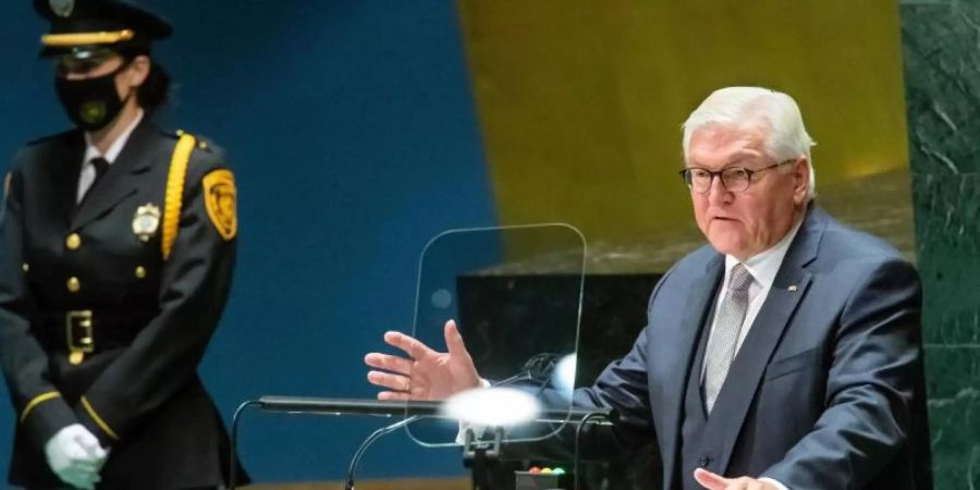Bundespräsident Frank-Walter Steinmeier spricht in der 76. Generaldebatte der UN-Vollversammlung im Hauptquartier der Vereinten Nationen. Foto: Bernd von Jutrczenka/dpa