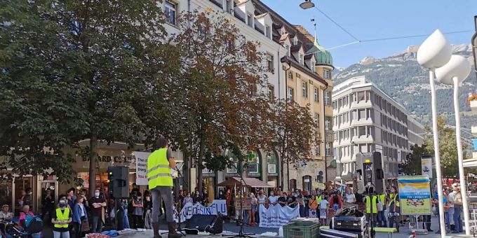 An einer Klimademonstration in Chur forderten am Samstag rund 150 Aktivistinnen und Aktivisten Klimagerechtigkeit. An einer Klimademonstration in Chur forderten am Samstag rund 150 Aktivistinnen und Aktivisten Klimagerechtigkeit.