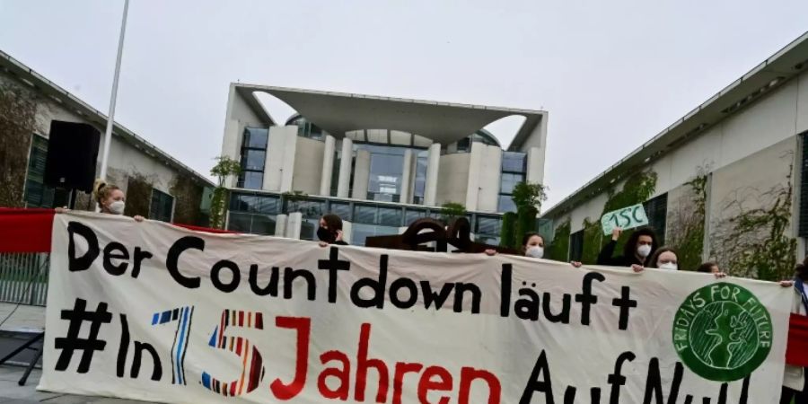 Proteste von Fridays for Future vor dem Bundeskanzleramt