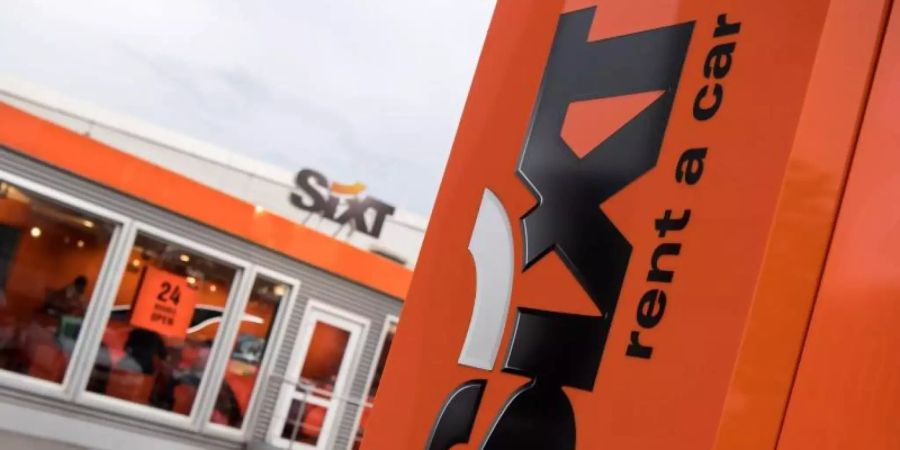 Beim Autovermieter Sixt kosten Mietautos aktuell im Durchschnitt 10 bis 20 Prozent mehr als noch 2019. Foto: Peter Kneffel/dpa