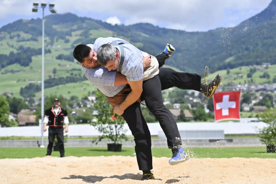 Im vierten Gang gibt es ein Zäni gegen Müllestein Mike.