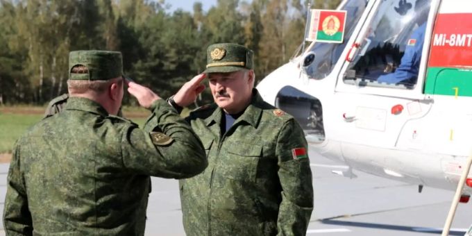 Alexander Lukaschenko bei Militärübung Alexander Lukaschenko bei Militärübung