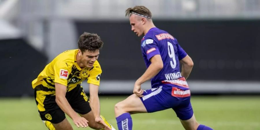 Wechselt von Austria Wien zu Arminia Bielefeld: Patrick Wimmer (r) in Aktion. Foto: David Inderlied/dpa