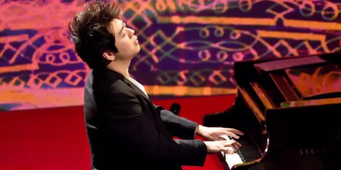 Der Pianist Lang Lang geht ganz in der Welt der Klassik auf. Foto: Uwe Anspach/dpa Der Pianist Lang Lang geht ganz in der Welt der Klassik auf. Foto: Uwe Anspach/dpa